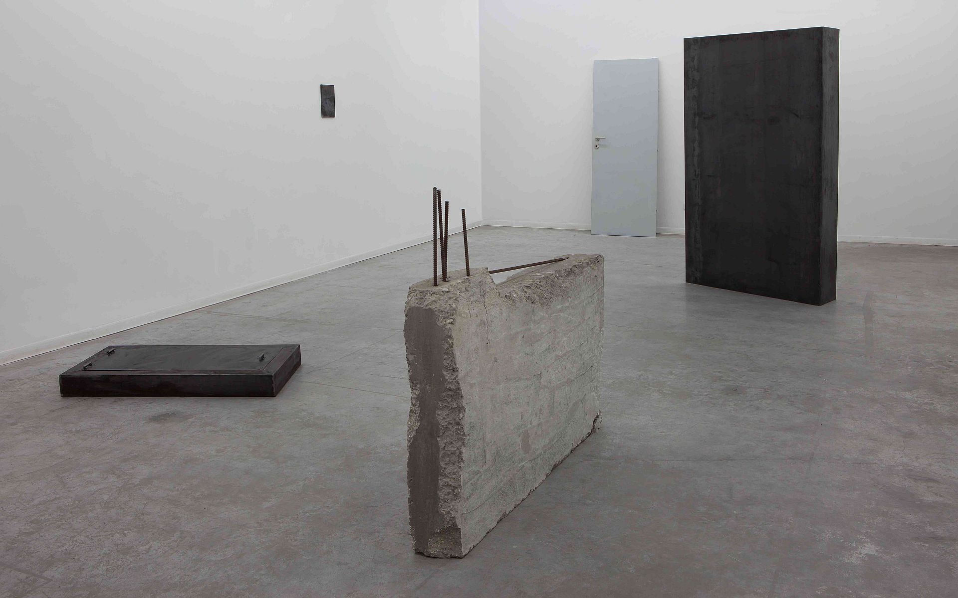 Andreas Golinski: Excavation Dust (Exhibition View), HCG 2015